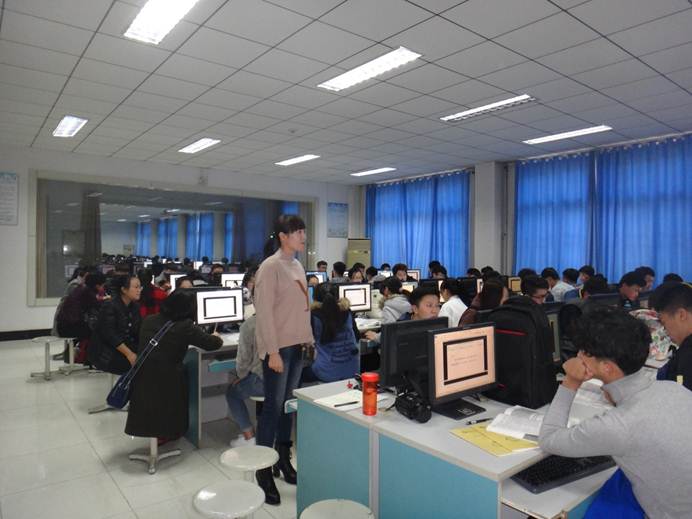 说明: E:\于金倩\2017-2018-1\教务处\信息公司开放周\信息公司开放周\新建文件夹\DSC05937.JPG